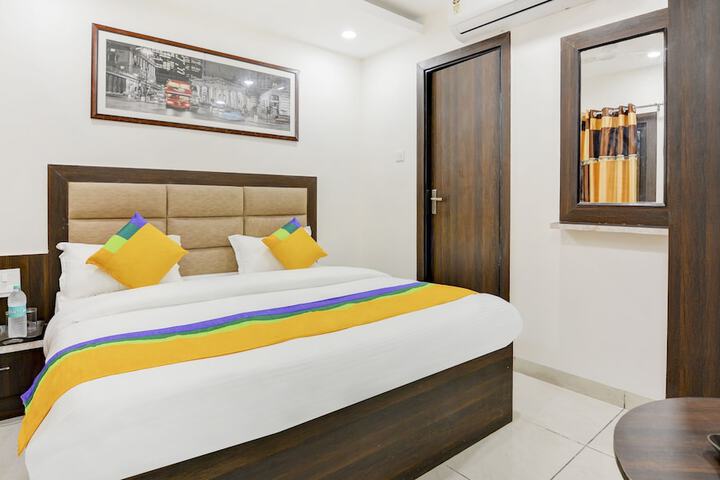 Room 9 of 33