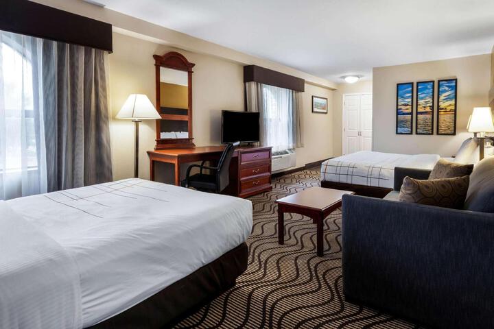 1 King Bed Deluxe Room (5 of 19)