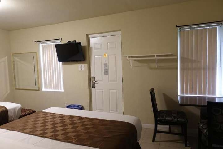 Room 9 of 30