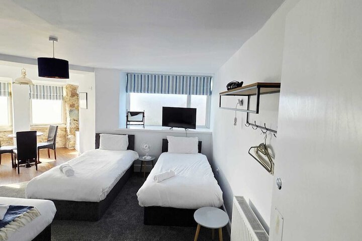 Room 43 of 93