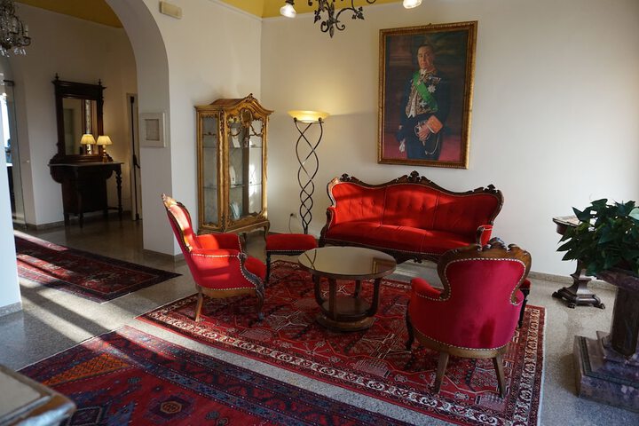 Guest Lobby