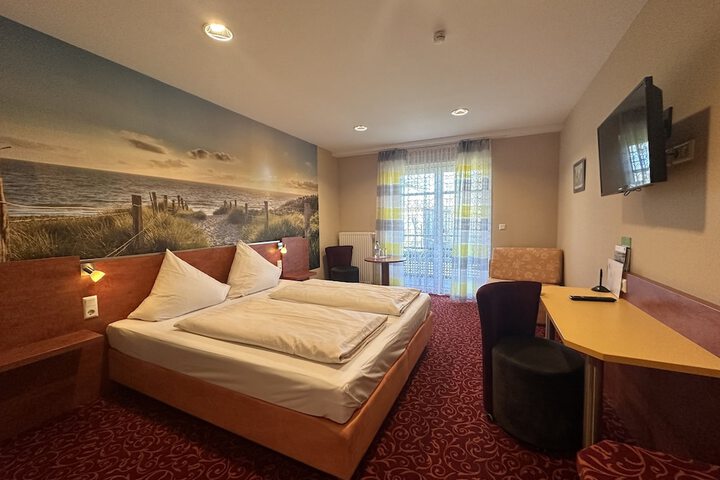 Room 11 of 77