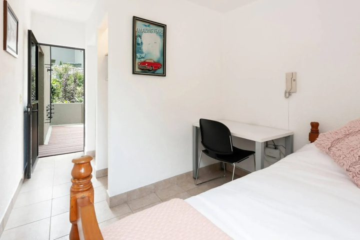 Room 4 of 10