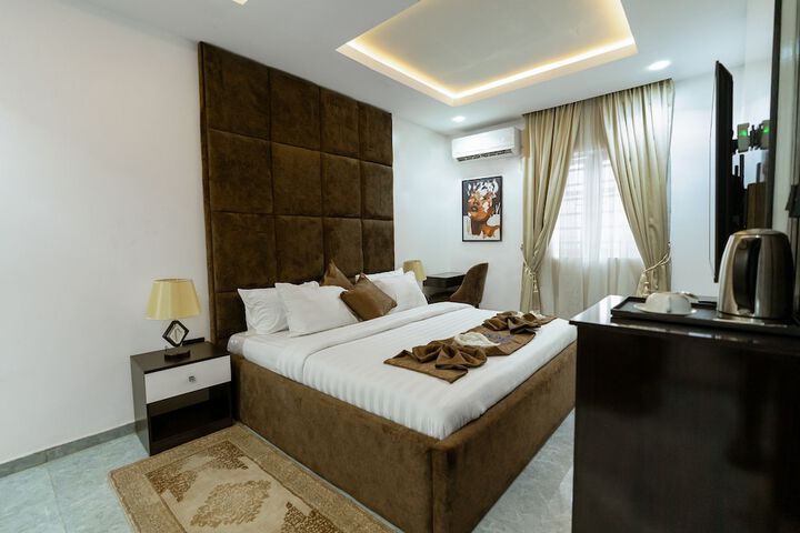 Room 6 of 65