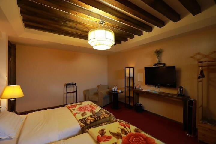 Room 2 of 4