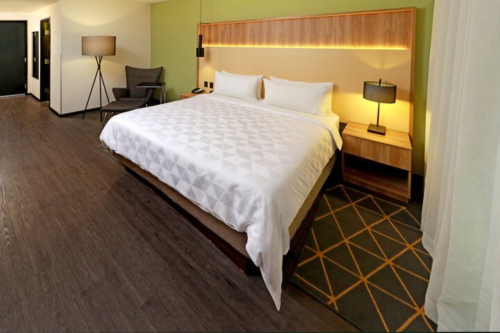 Room 26 of 155