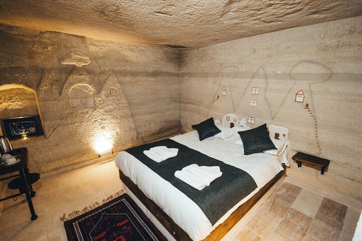 Room 30 of 83