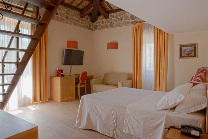 Room 8 of 23