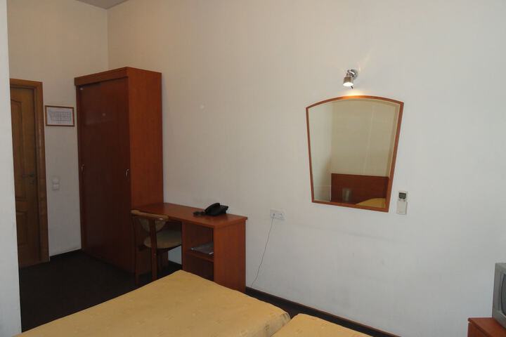 Room 6 of 39
