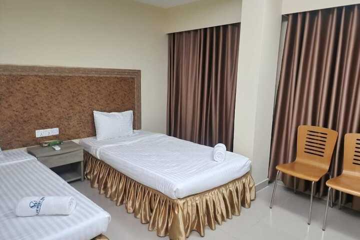 Room 4 of 5