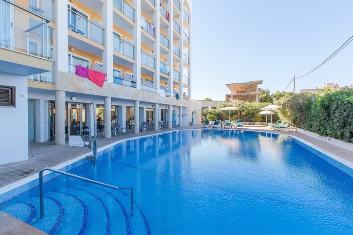 Hotel with Pool
