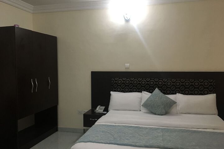 Room 2 of 40