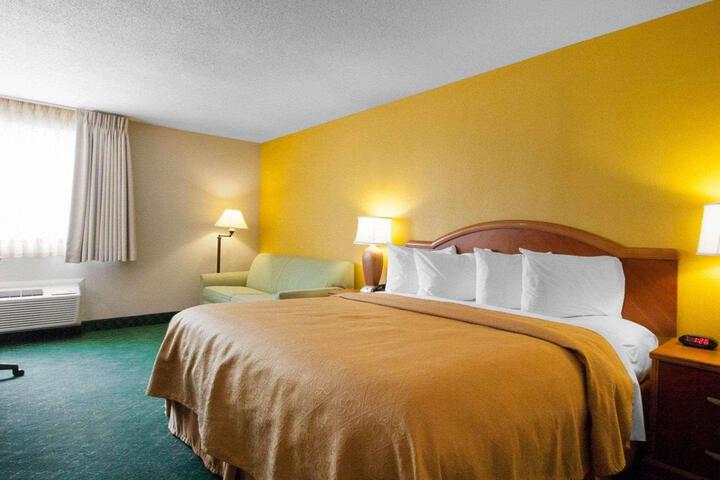 1 King Bed (6 of 11)