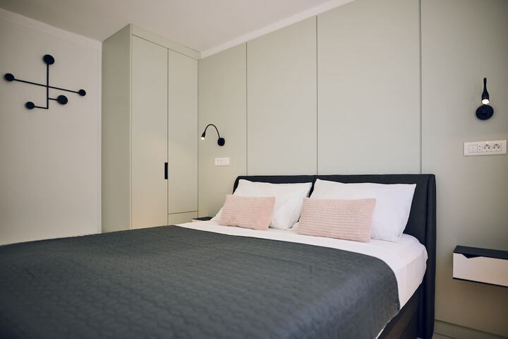Room 5 of 62