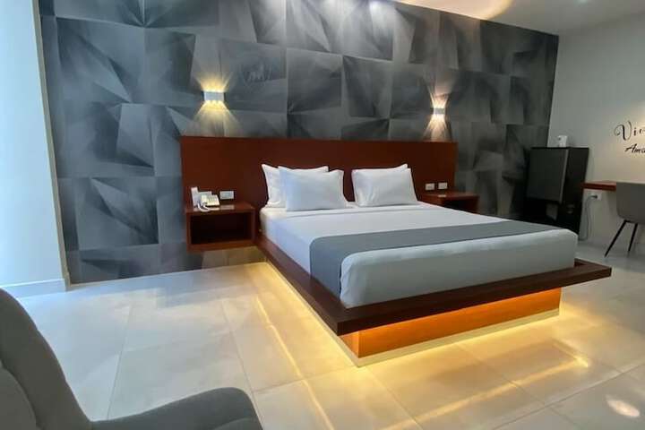 Room 8 of 82