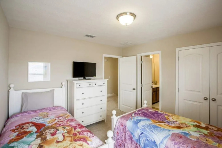 Room 4 of 20