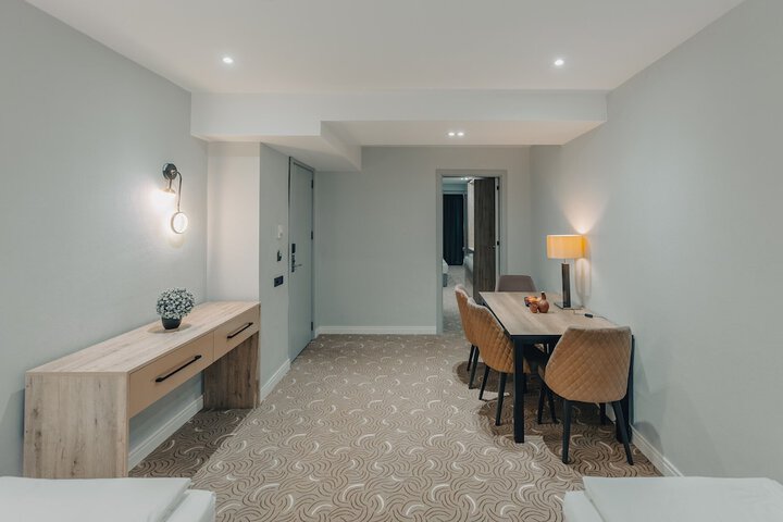 Room 52 of 173