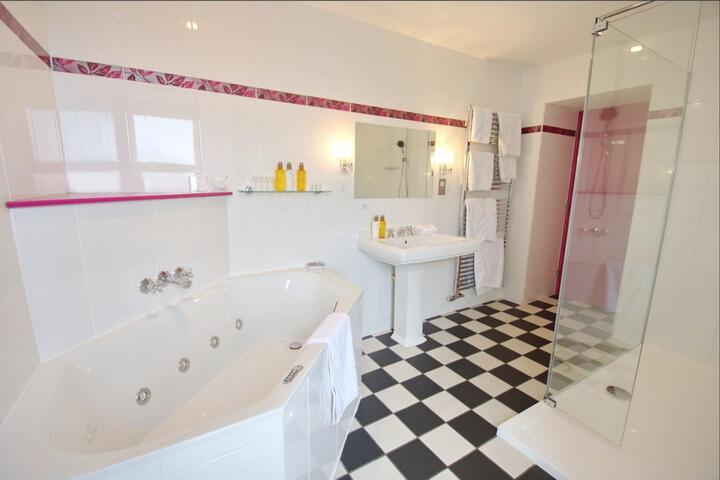 Room 10 of 22