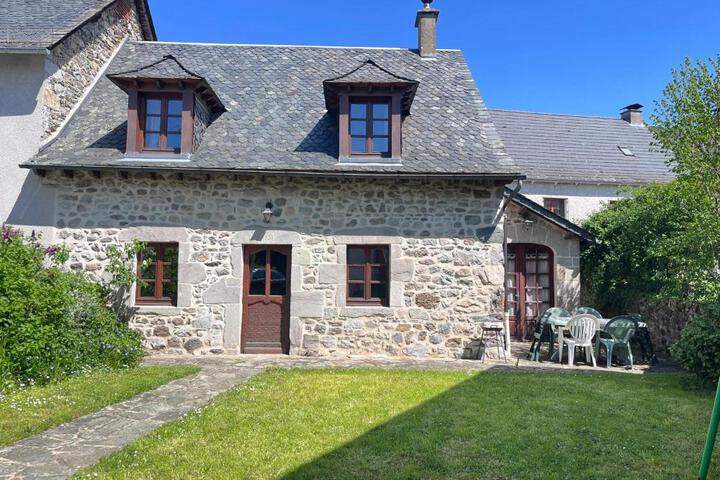 Maison cosy à Lanobre + Jardin