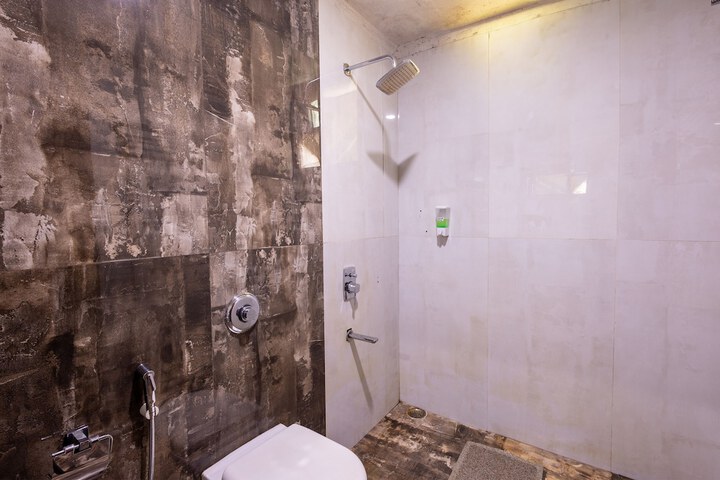 Room 45 of 106
