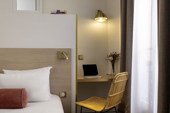 Room 9 of 31