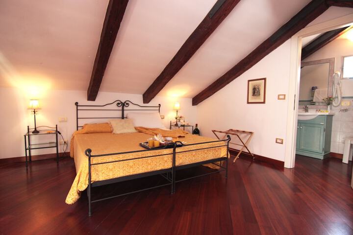 Room 22 of 28