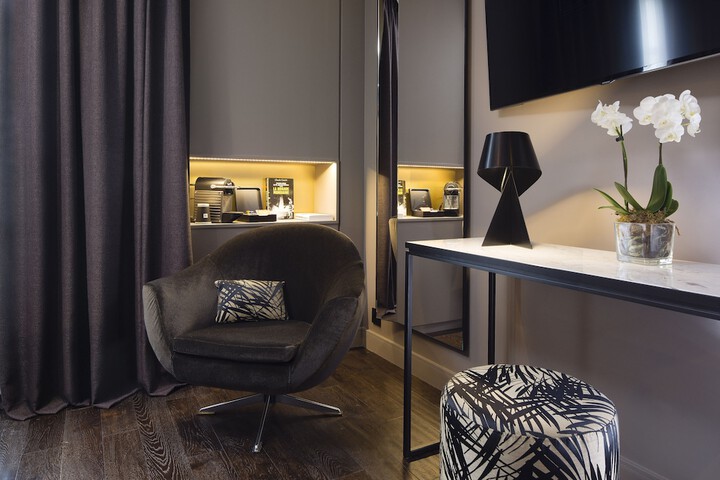 Room 10 of 35