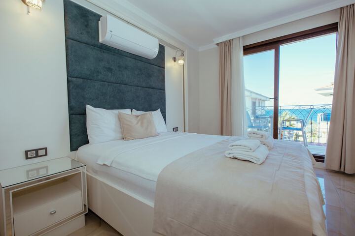 Room 104 of 177