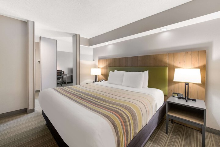 1 King Bed (7 of 19)