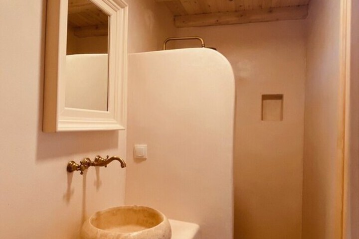 Room 50 of 74