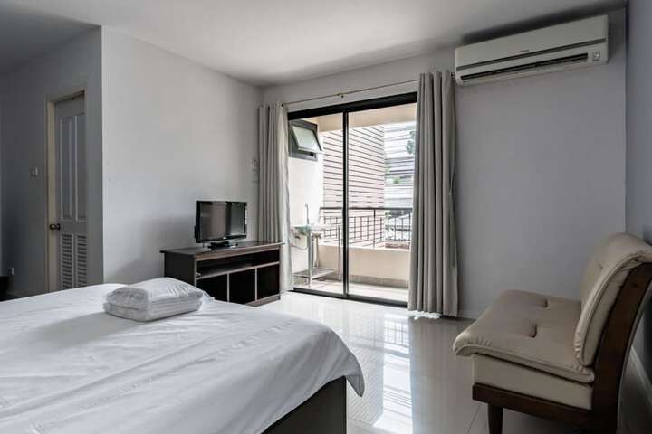 Room 7 of 32