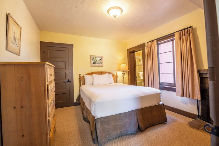 Room 37 of 228