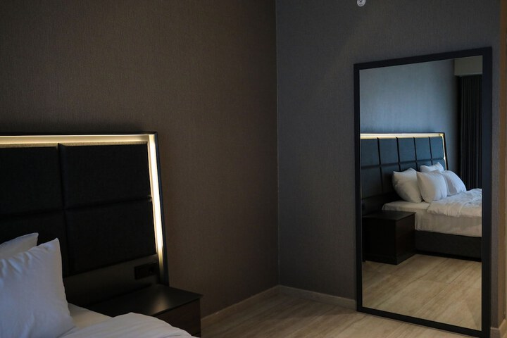 Room 5 of 42