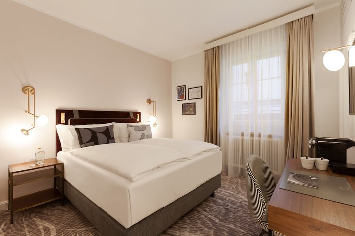 Room 12 of 64