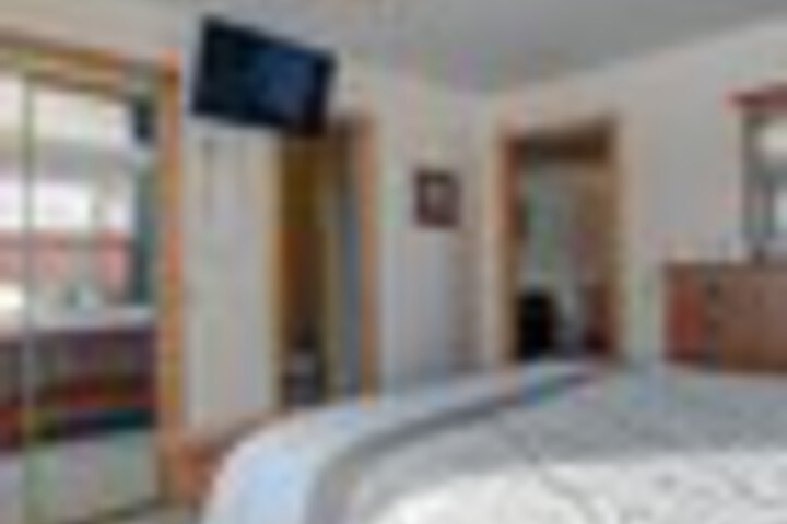 Room 53 of 117