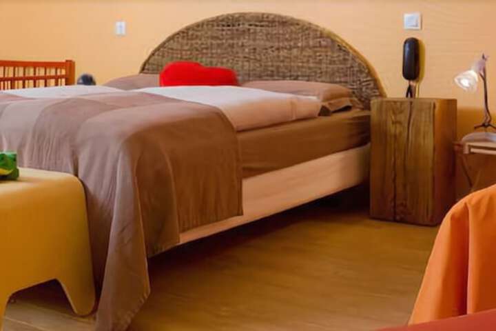 Room 4 of 41