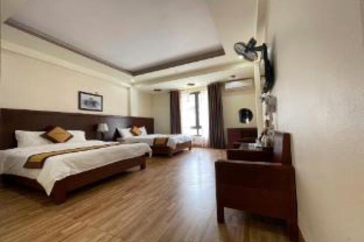 Room 7 of 9