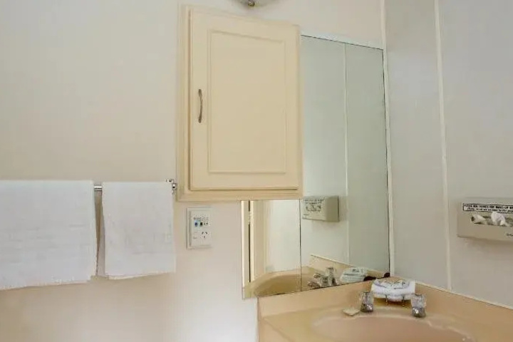 Room 8 of 13