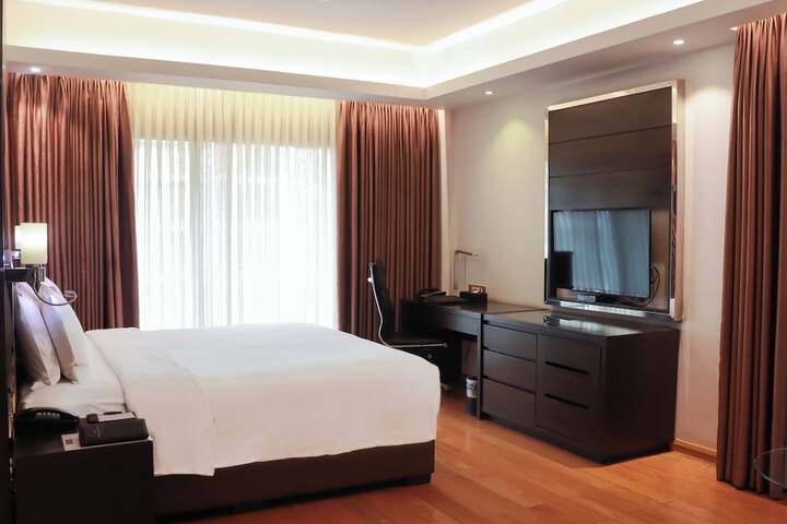 Room 16 of 102