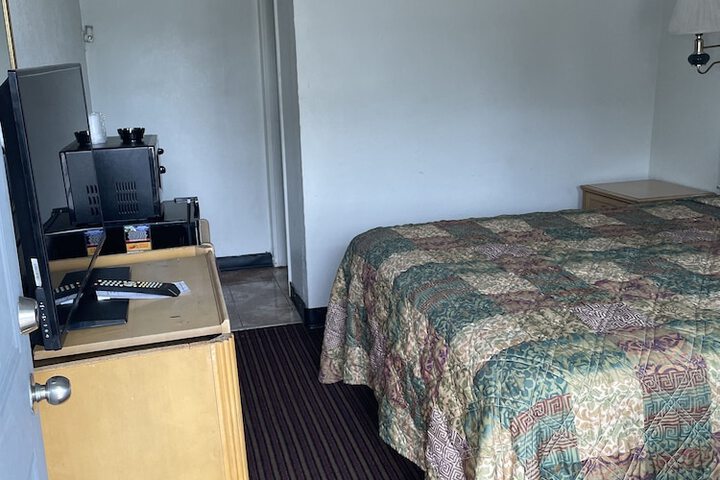 Room 11 of 42