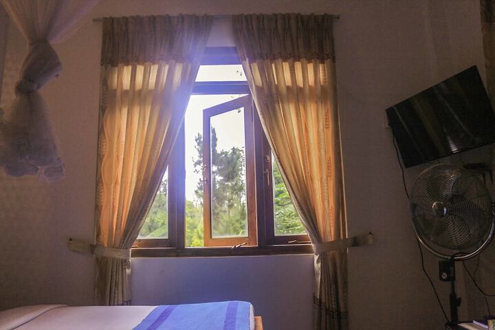 Room 6 of 13