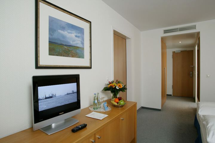 Room 4 of 16