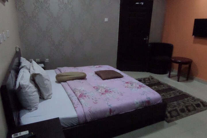Room 9 of 29