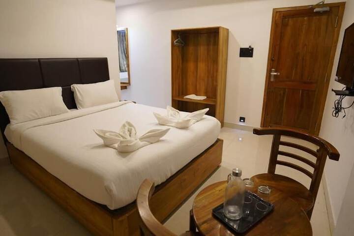 Room 4 of 32
