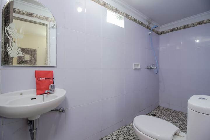 Room 8 of 12