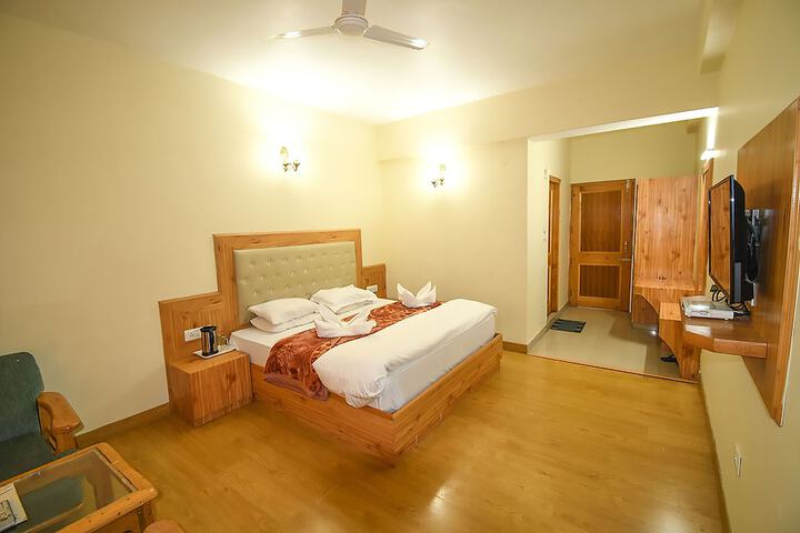Room 33 of 48