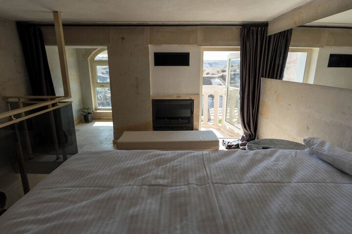 Room 33 of 93