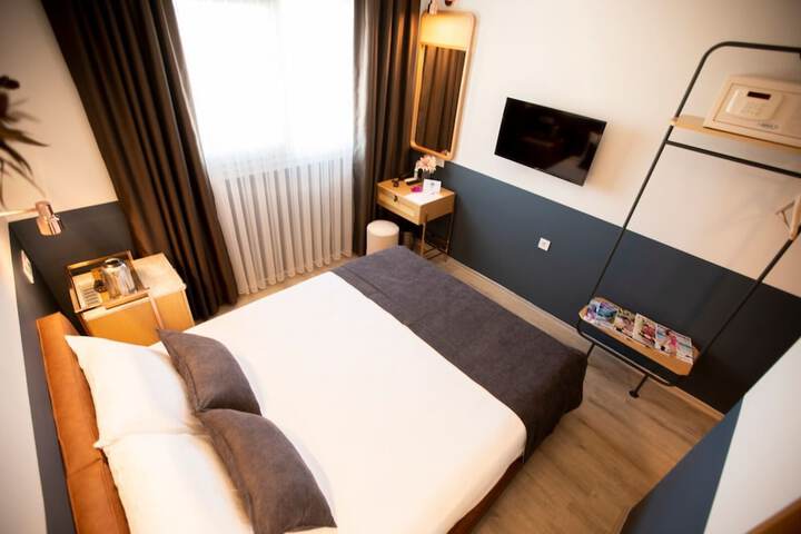 Room 6 of 58