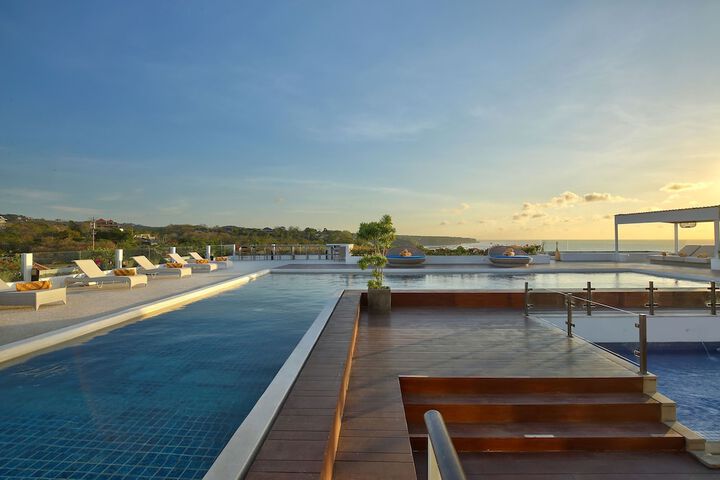 Pool Hotel