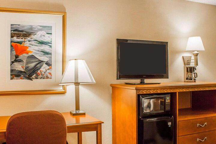 Double Bed Accessible (5 of 9)